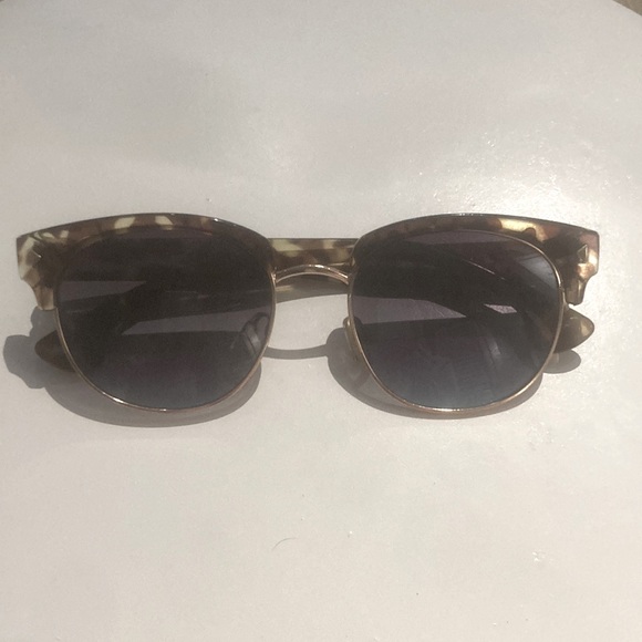 Accessories - Leopard print sunglasses.